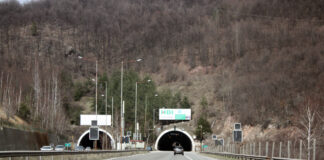 Информационен филм разяснява на шофьорите как да осигурят своята безопасност при инцидент в тунел