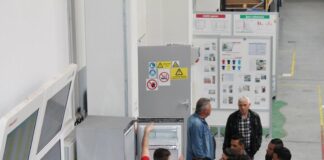 Абитуриенти, поканени да работят в немски завод