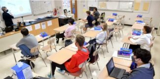 Всички ученици в област Пловдив присъствено в училище ученици