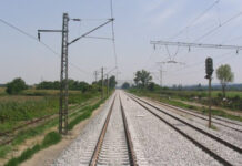 Важно за пчеларите – три дни пръскат с хербицид срещу плевели около ЖП гарата в Асеновград