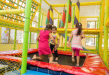 От утре отварят кина, театри и детски центрове, но при използване на до 50 % от капацитета на помещенията