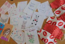 Ученици от Асеновград продават валентинки с благотворителна цел