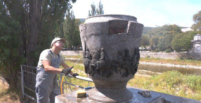 вази Коста Ламбрев