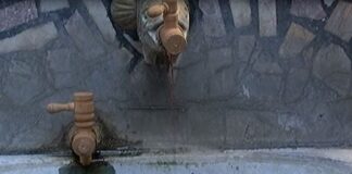 За 29-ти път руйно вино потече от чешмата пред Рибната църква