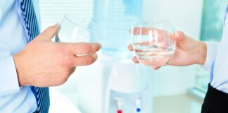 Над 95% от анкетираните работодатели в България предоставят вода на служителите си