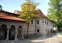 Изграждат отводнителна система в Бачковкия манастир