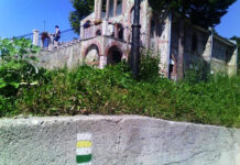 Сдружение „Устремени“ положиха нова маркировка по маршрута село Мостово – Кръстова гора