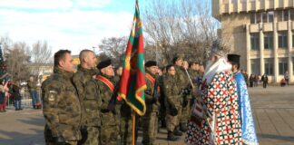 Освещаване на бойните знамена се проведе на площада в Асеновград