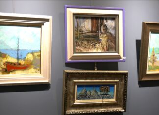 Отриха „Коледна изложба“ в Асеновград