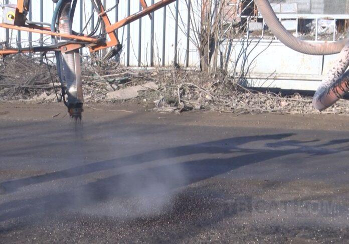 Запълване на дупките на околовръстния път на Асеновград.1