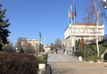 100 български трибагреника ще бъдат раздадени на 6-ти май