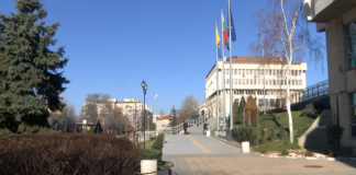 100 български трибагреника ще бъдат раздадени на 6-ти май