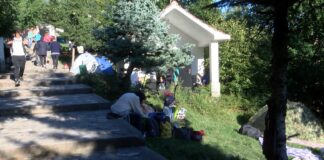 Множество вярващи пренощуваха на Кръстова гора и посрещнаха Кръстов ден