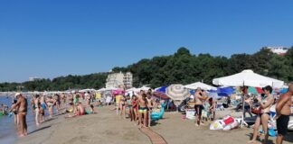 Повече от 17 хил. ученици и учители заминават на безплатна почивка