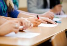 Близо 3500 зрелостници ще получават месечна стипендия от 100 лв.